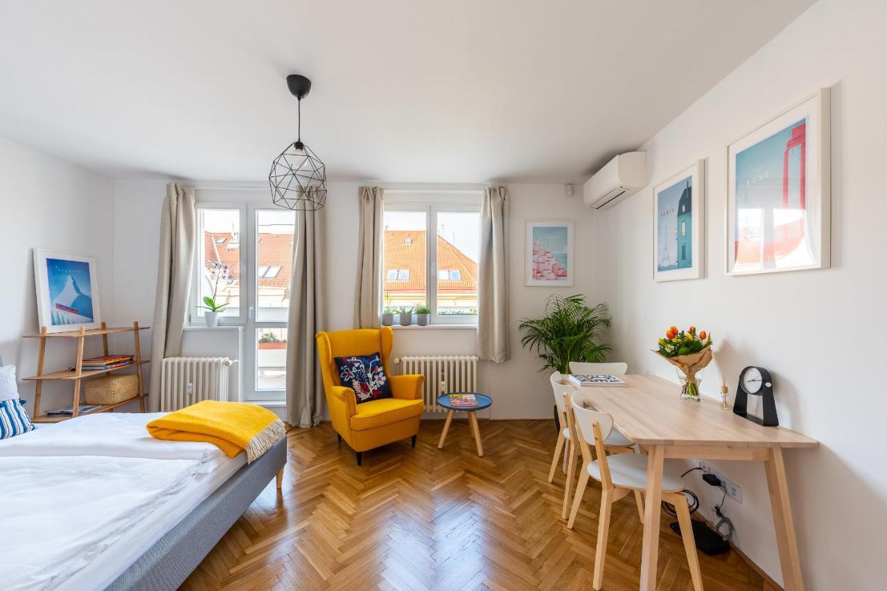 Bright Charming Apt With Terrace, Parking & Airco. Прага Экстерьер фото